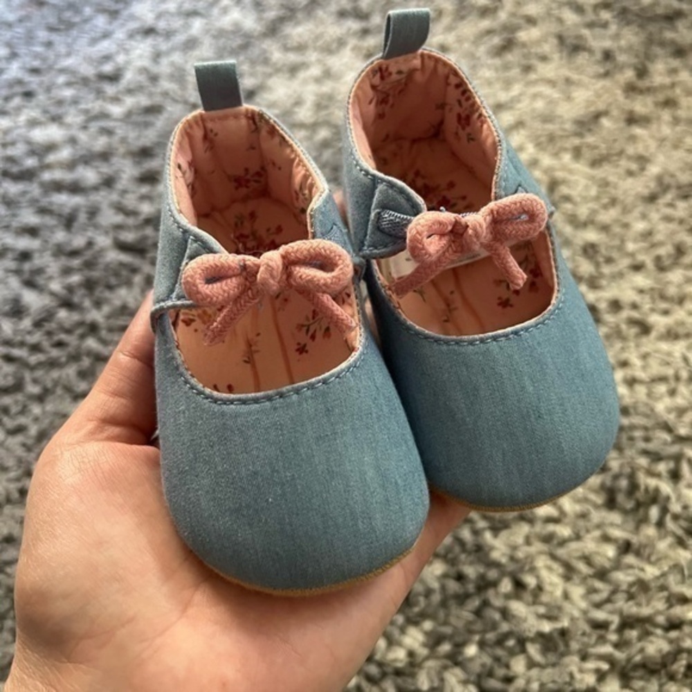 Babygirl soft bottom shoes
